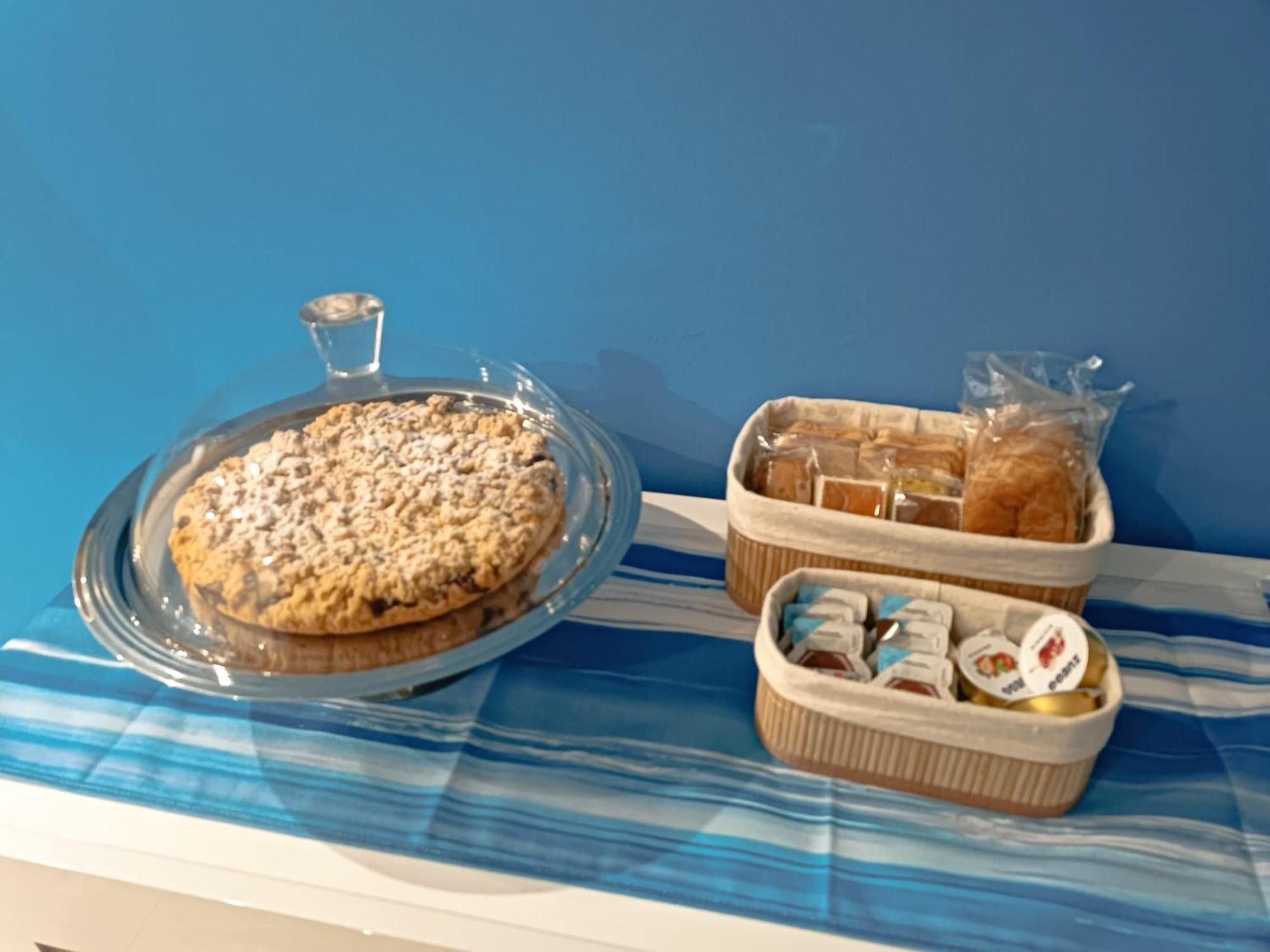 Luca'S House Bed & Breakfast Giovinazzo Bagian luar foto