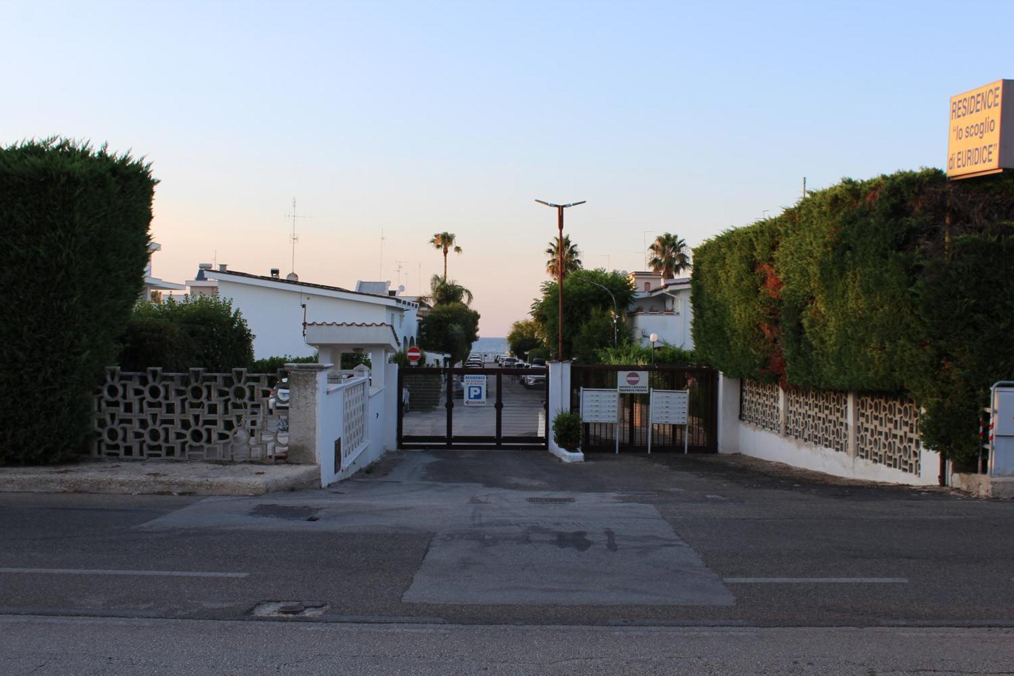 Luca'S House Bed & Breakfast Giovinazzo Bagian luar foto