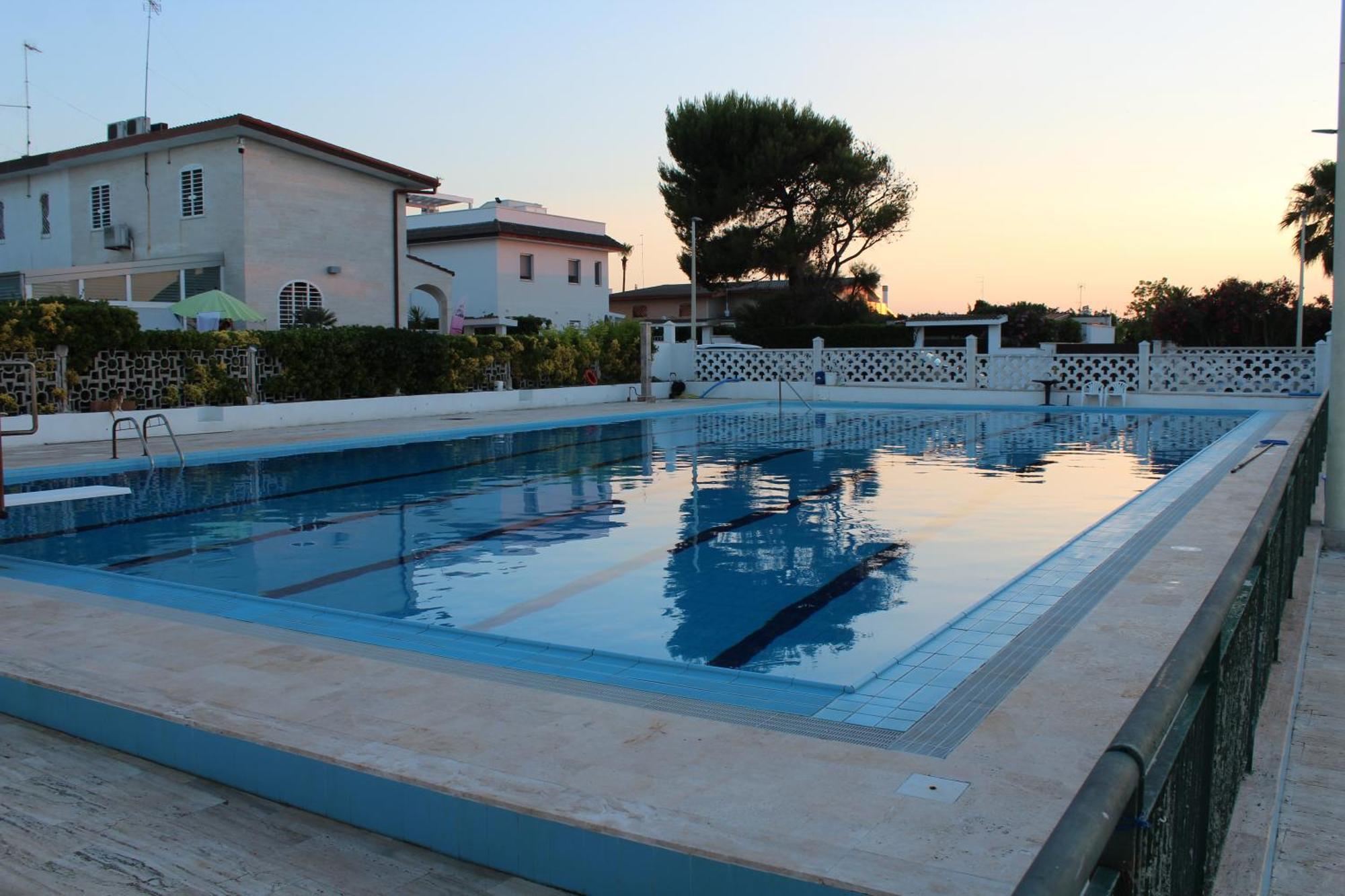Luca'S House Bed & Breakfast Giovinazzo Bagian luar foto