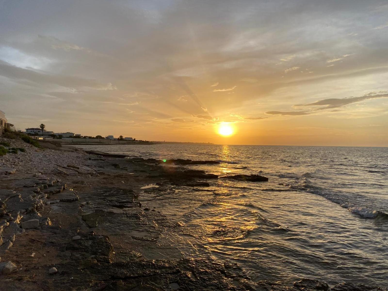 Luca'S House Bed & Breakfast Giovinazzo Bagian luar foto