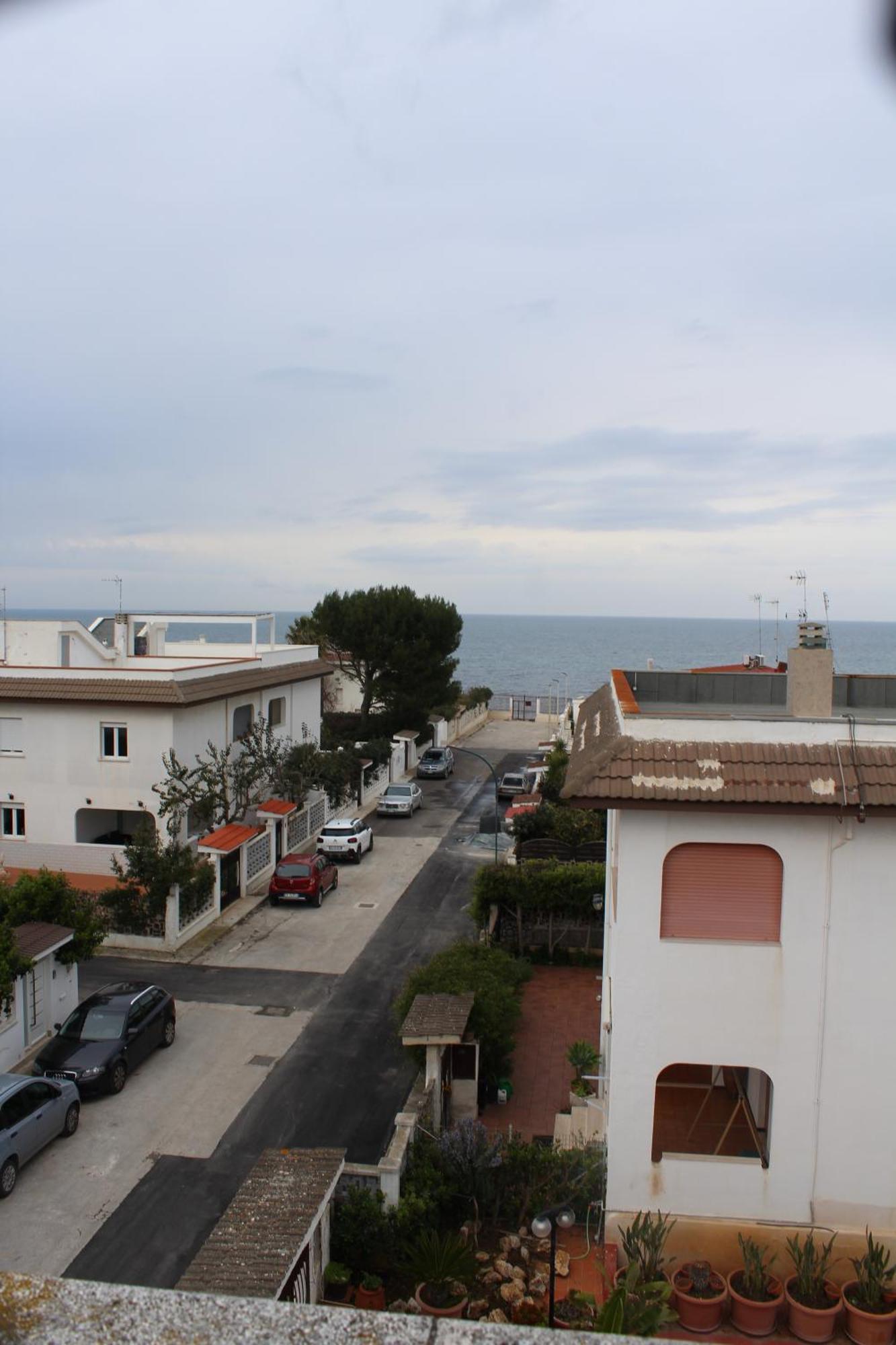 Luca'S House Bed & Breakfast Giovinazzo Bagian luar foto