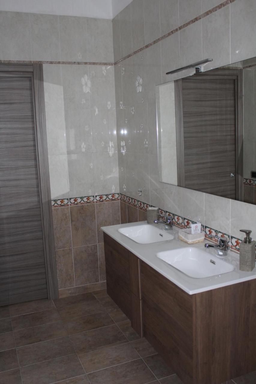 Luca'S House Bed & Breakfast Giovinazzo Bagian luar foto