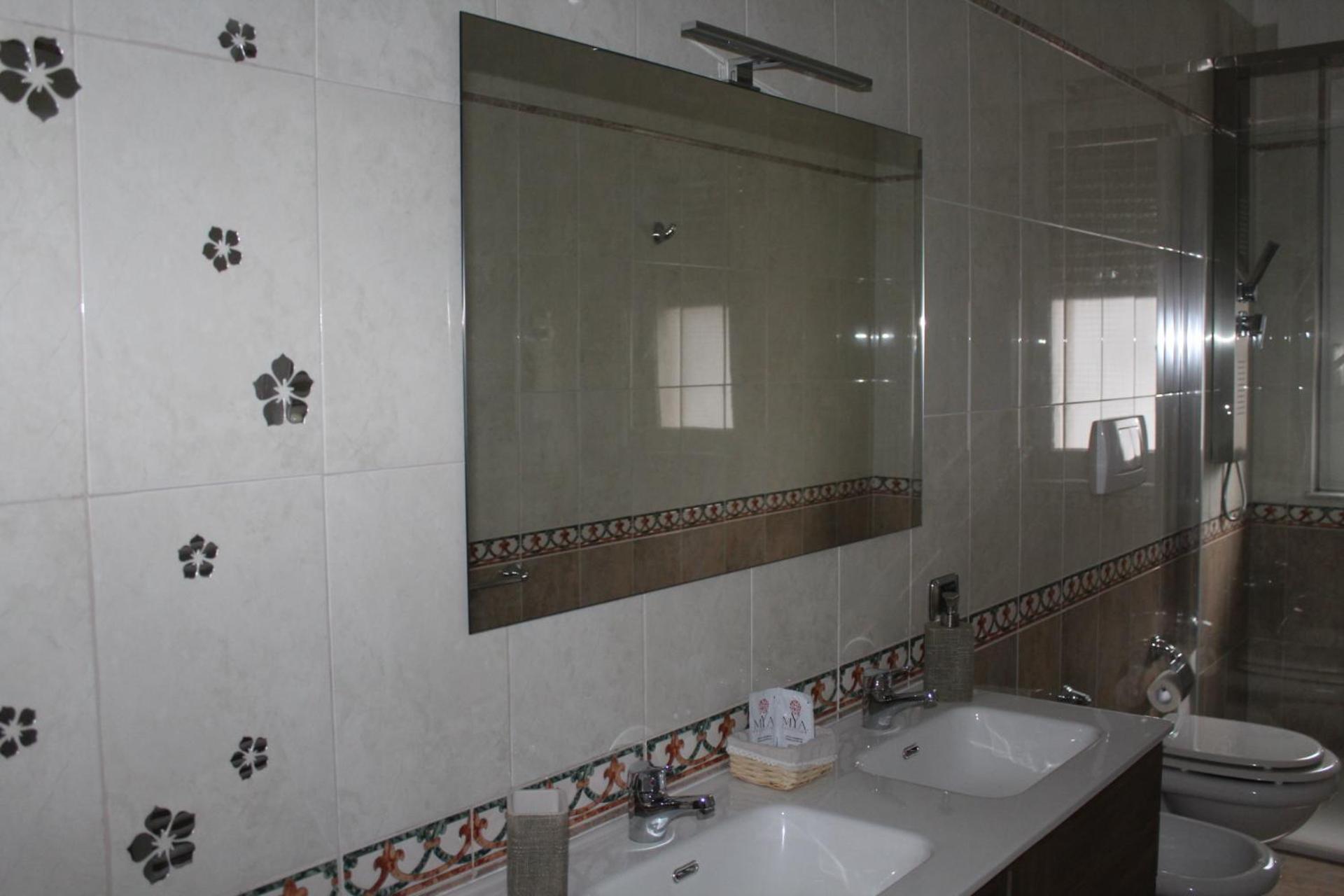 Luca'S House Bed & Breakfast Giovinazzo Bagian luar foto